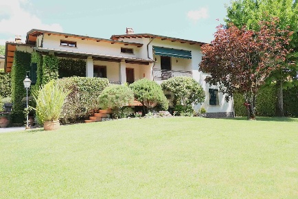 Foto Villa unifamiliare in Località Dinucci 35, Pescaglia di 400 m²