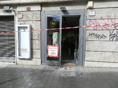 Foto Locale commerciale in Via Edoardo Jenner, Roma di 46 m² con 1 locali