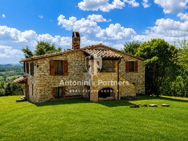 Foto Casale in Strada Provinciale 373, Monte Castello di Vibio Centro