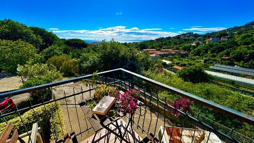 Foto Appartamento in Via alla Torre 36, Spotorno di 49 m² con 3 locali