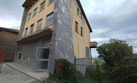 Foto Attività commerciale a Ziano Piacentino Centro di 133 m² in vendita