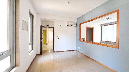 Foto Ufficio in Viale Artale Alagona 39, Catania Rotolo di 662 m²