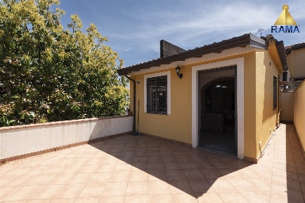 Foto Appartamento in Via Norma  30, Valverde di 97 m² con 4 locali