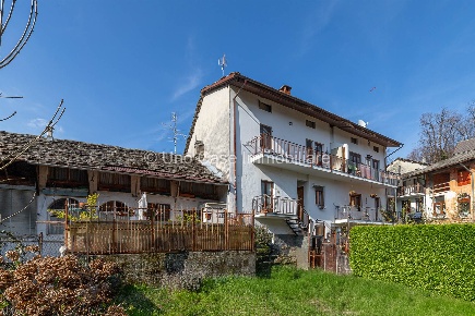 Foto Casa indipendente in via pianezza 5, Brosso di 170 m² con 7 locali