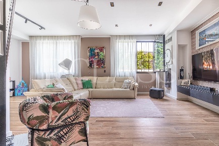 Foto Villa unifamiliare in via Mazzini 49, Lissone Via Monza di 274 m²