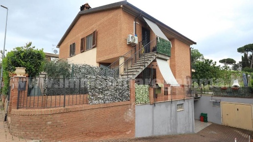 Foto Appartamento a Sinalunga di 67 m² con 6 locali in vendita