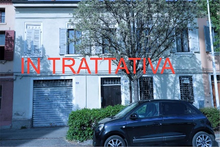 Foto Villa bifamiliare in via battisti, Carpi di 280 m² con 5 locali