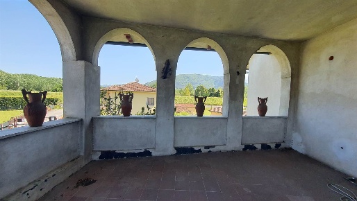 Foto Case semi ndipendenti in via vecchia di nozzano, Lucca di 260 m²