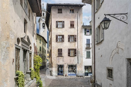 Foto Appartamento in Via S. Bartolomeo  2, Chiavenna Centro di 286 m²