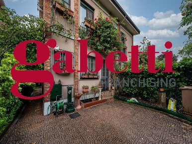Foto Villa bifamiliare in Via NOVARA 112, Milano San Siro di 150 m²