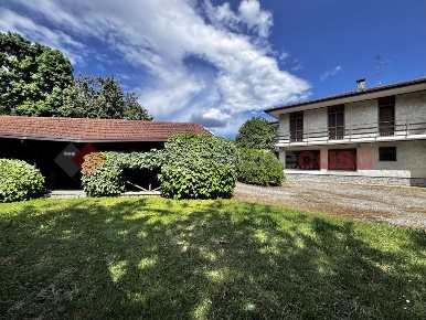 Foto Villa unifamiliare in Camotto, Dormelletto di 400 m² con 9 locali