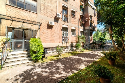 Foto Appartamento in Viale Oscar Sinigaglia 11, Roma di 77 m² con 2 locali