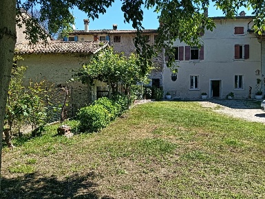 Foto Rustico in Strada Sale 15, Monzambano di 530 m² con 5 locali