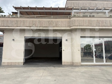 Foto Negozio in Via Carroceto 223, Aprilia Gattone - Isole di 115 m²