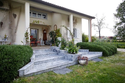 Foto Appartamento in via bulderini, Carrara di 200 m² con 10 locali