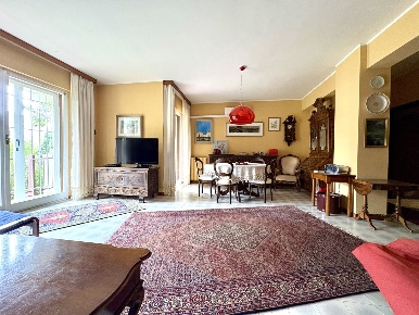 Foto Appartamento in Via Principessa Iolanda 77, Sassari di 184 m²