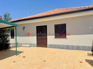 Foto Villa singola in Via Valverde 28, Aci Bonaccorsi Centro di 100 m²