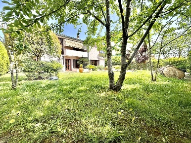 Foto Villa singola a Santa Croce sull'Arno Centro di 245 m² con 10 locali