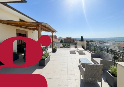 Foto Attico in Via Ungheria 29, Osimo Centro di 283 m² con 8 locali
