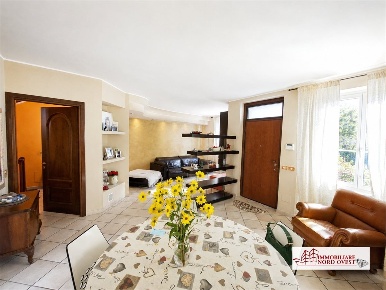 Foto Villa unifamiliare in Via della Pace, Robecco sul Naviglio di 204 m²