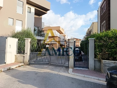 Foto Appartamento in Via Consolare, Santa Flavia di 100 m² con 4 locali