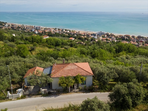 casa indipendente in vendita a Silvi in zona Pianacce