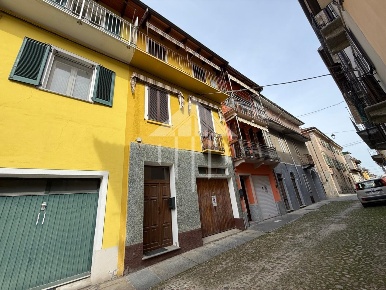 Foto Casa indipendente a San Damiano d'Asti Centro di 180 m² con 6 locali