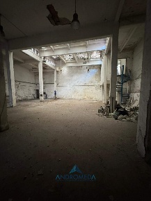 Foto Laboratorio in via Ponti Rossi 180, Napoli Ponti Rossi di 600 m²