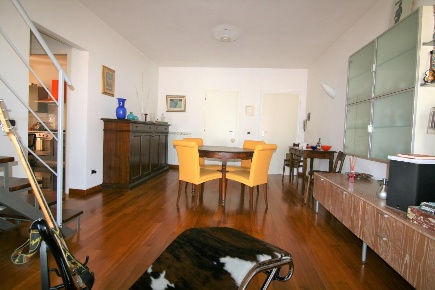 Foto Appartamento a Carrara Marina di Carrara di 150 m² con 6 locali