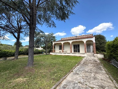 Foto Villa unifamiliare a Capannori Massa Macinaia - San Leonardo di 280 m²