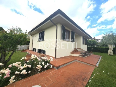 Foto Villa unifamiliare a Cerreto Guidi Bassa di 200 m² con 8 locali