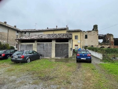 Foto Appartamento a Chignolo Po di 229 m² con 4 locali in vendita