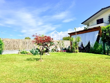 Foto Villa bifamiliare a Massa Ronchi - Poveromo di 110 m² con 5 locali