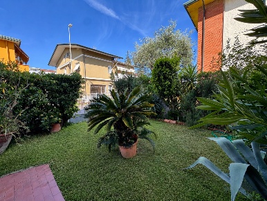 Foto Appartamento a Viareggio Terminetto - Migliarina di 95 m² con 6 locali