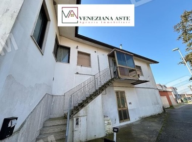 Foto Appartamento in Strada Brussa, Caorle Centro di 100 m² con 5 locali