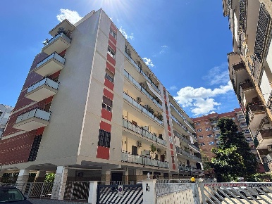 Foto Negozio in Via Cardinale Marcello Mimmi  3/A, Bari Poggiofranco