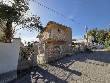 Foto Villa unifamiliare in Via E. Ghezzi, Sciacca di 200 m² con 9 locali