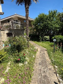Foto Appartamento a Falconara Marittima Centro di 299 m² con 9 locali