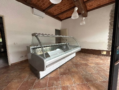 Foto Attività commerciale a Podenzana di 55 m² con 3 locali in affitto