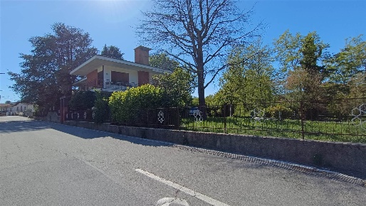 Foto Villa unifamiliare a Oleggio Castello di 195 m² con 8 locali