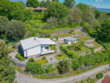 Foto Villa unifamiliare in Via Soana  2, Ivrea di 180 m² con 6 locali