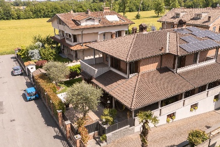 Foto Appartamento a Brugherio Centro di 191 m² con 5 locali in vendita