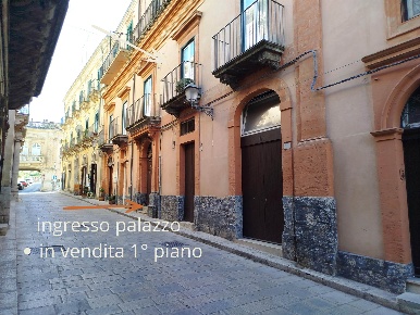 Foto Appartamento a Ragusa Ibla di 151 m² con 5 locali in vendita