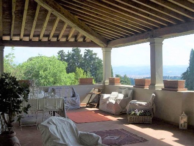 Foto Villa unifamiliare a Fiesole Centro di 420 m² con 10 locali in vendita