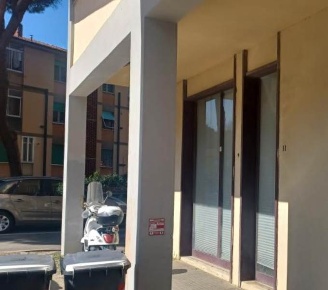 Foto Locale commerciale a Livorno Calzabigi di 27 m² con 1 locali