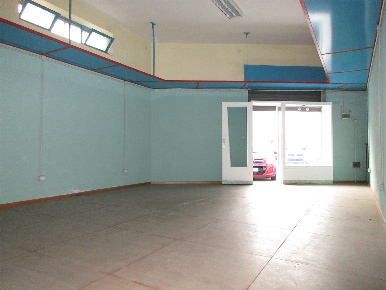 Foto Negozio in VIA DEROMA 61, Monserrato di 52 m² con 1 locali in vendita