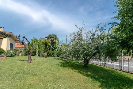Foto Villa unifamiliare a Monte San Savino Montagnano di 705 m² in vendita