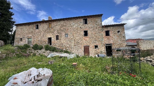 Foto Rustico in Campioni, Buggiano di 290 m² con 12 locali in vendita