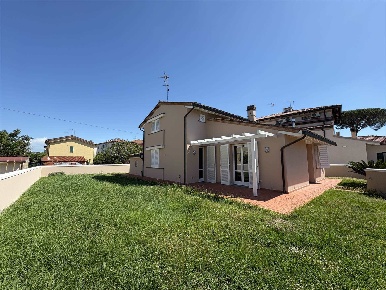 Foto Villa unifamiliare a San Giuliano Terme Ghezzano di 150 m² in vendita