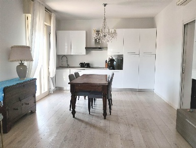 Foto Appartamento a Desenzano del Garda Desenzano Centro di 100 m²